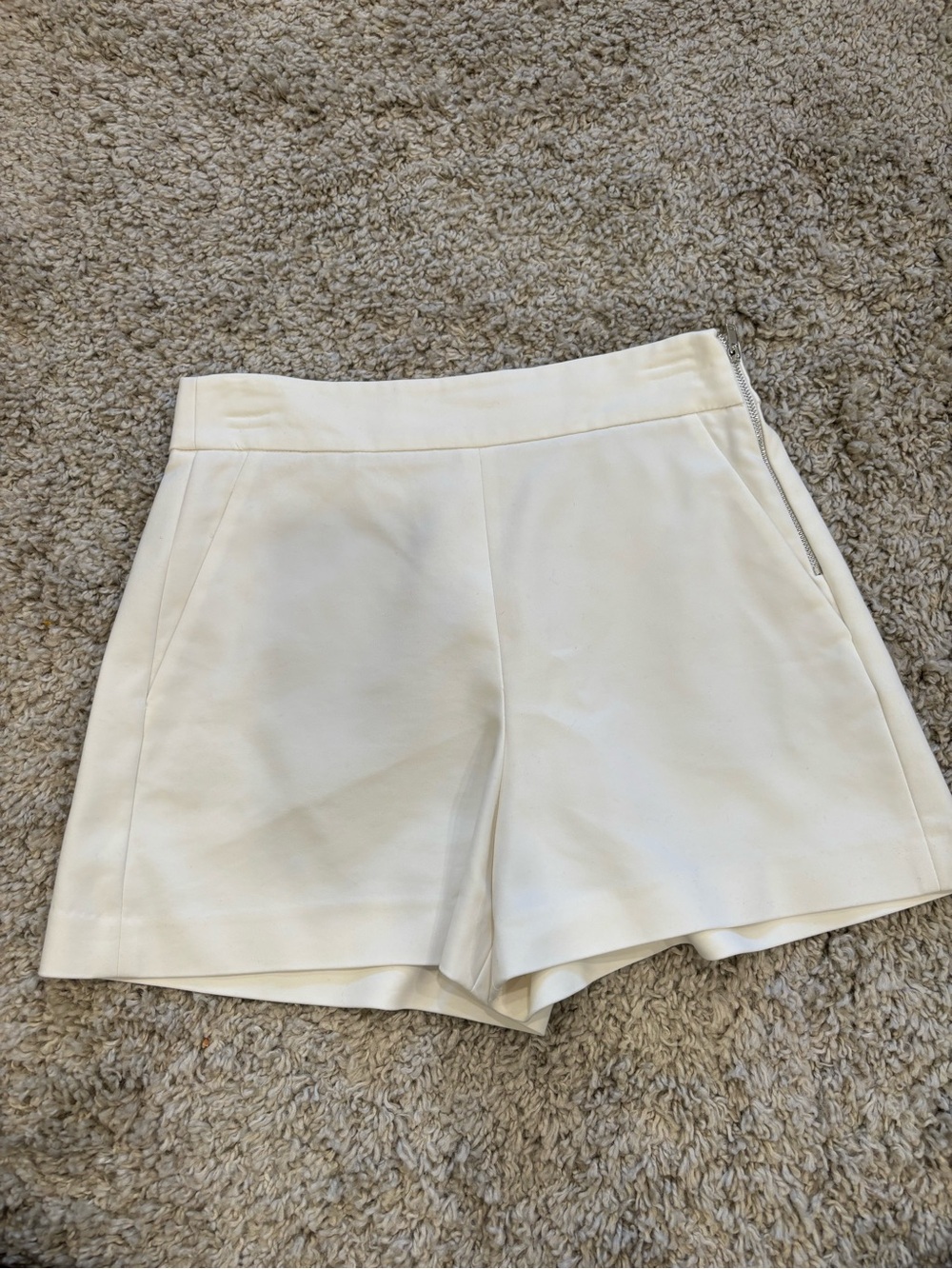 Zara Cream / White High-Waist Tailored Shorts with Side Zip